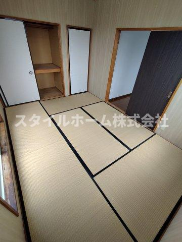 コーポラス二見の和室