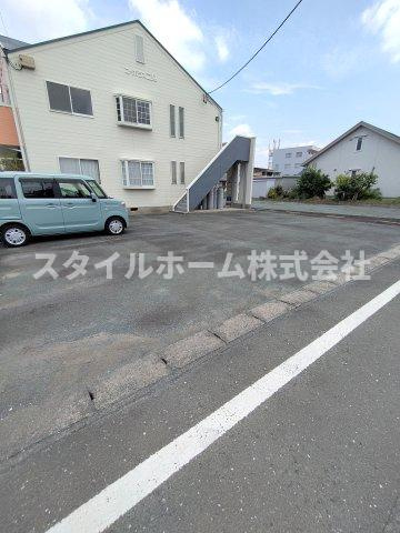 コーポラス二見の駐車場