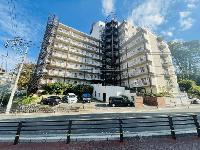 【外観】 | パークハイツ桜坂 | 桜坂駅まで徒歩4分の好立地です！近くに動植物園などもあります！