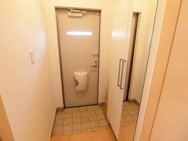 アドラブールの玄関