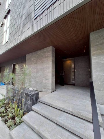 グランウェストの玄関|同仕様写真※カラーなど仕様が変更になる可能性があります。