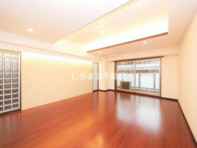 B-PROUD天満橋の居間・リビング