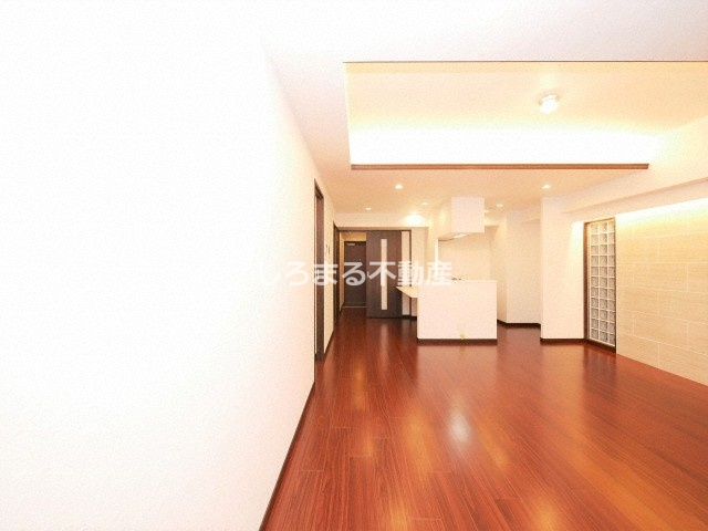 B-PROUD天満橋の居間・リビング