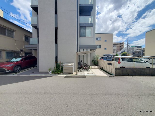 FK SQUARE　仲介手数料無料のエントランス