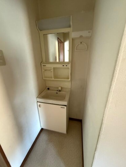 角野住宅の独立洗面台