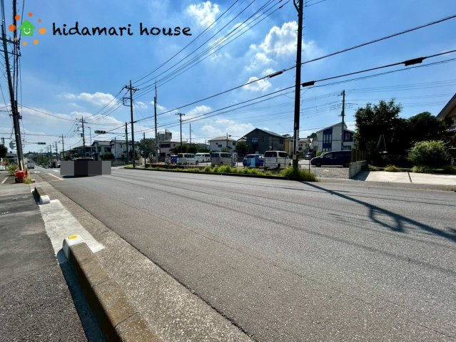 桶川市上日出谷南3期　新築戸建　グラファーレ01の前面道路含む現地写真