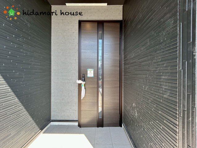 桶川市上日出谷南3期　新築戸建　グラファーレ01の玄関