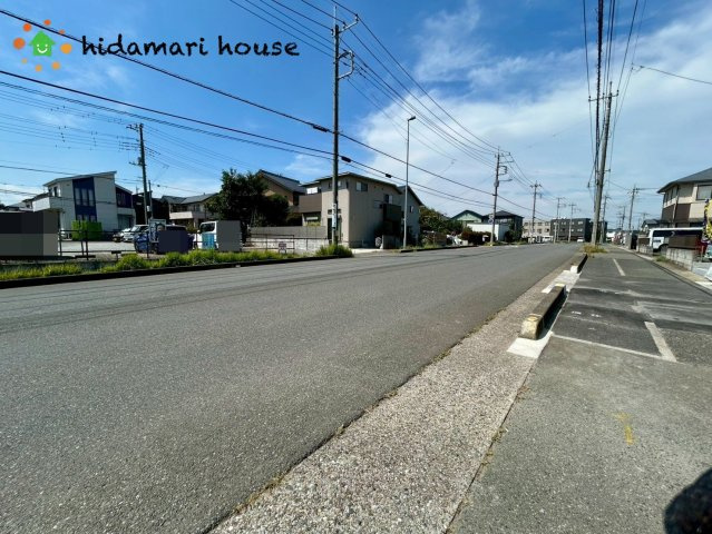 桶川市上日出谷南3期　新築戸建　グラファーレ02の前面道路含む現地写真