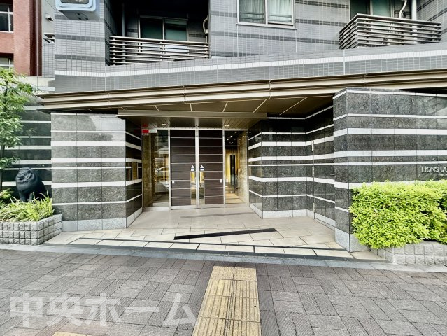 ライオンズ鶯谷マークスフォートのエントランス|【エントランス】マンションのエントランスは、その物件の印象を決める、顔とも言える場所です。毎日通る場所ですからきれいなのが一番です。