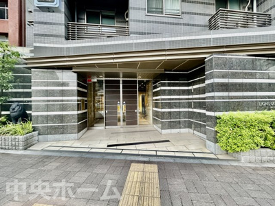 【エントランス】 | ライオンズ鶯谷マークスフォート | 【エントランス】マンションのエントランスは、その物件の印象を決める、顔とも言える場所です。毎日通る場所ですからきれいなのが一番です。