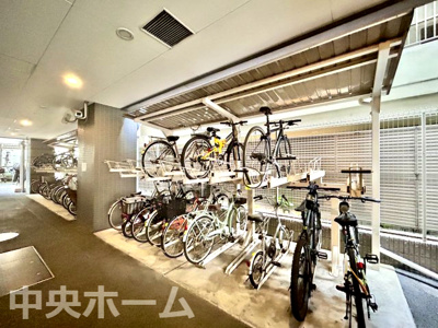 【駐輪場】 | ライオンズ鶯谷マークスフォート | 【自転車置き場】最新の空き状況や費用などの詳細は担当スタッフまでお問い合わせください。