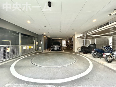 【駐車場】 | ライオンズ鶯谷マークスフォート | 【敷地内駐車場】最新の空き状況や費用などの詳細は担当スタッフまでお問い合わせください。