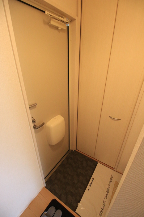 ガーデンヒルズ荒木の玄関|シューズボックス付の玄関です♪