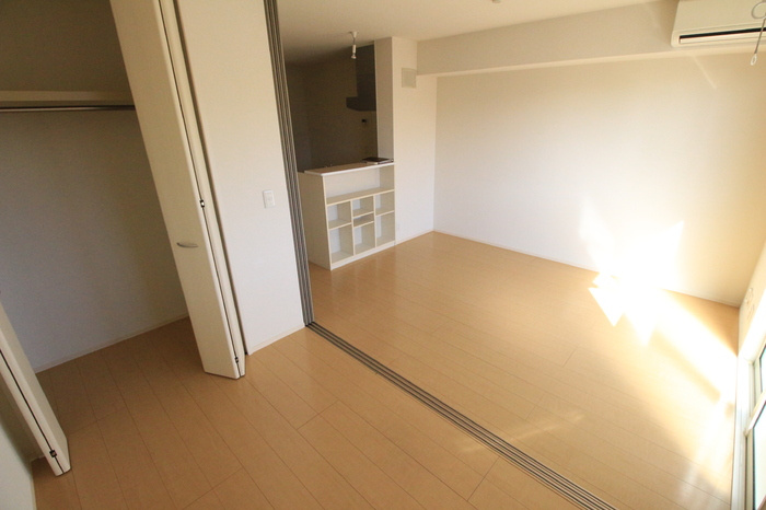 ガーデンヒルズ荒木の寝室|風通しも良い寝室です☆