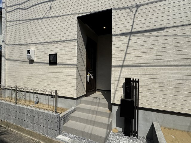 松戸市西馬橋５丁目新築戸建【旭町小学校：6分】のエントランス|エントランス・玄関ポーチ