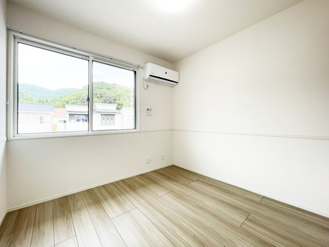 クレスト八万の居間・リビング