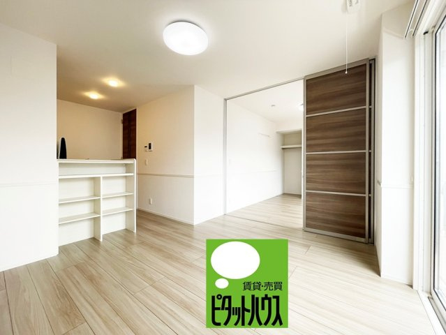 クレスト八万の居間・リビング