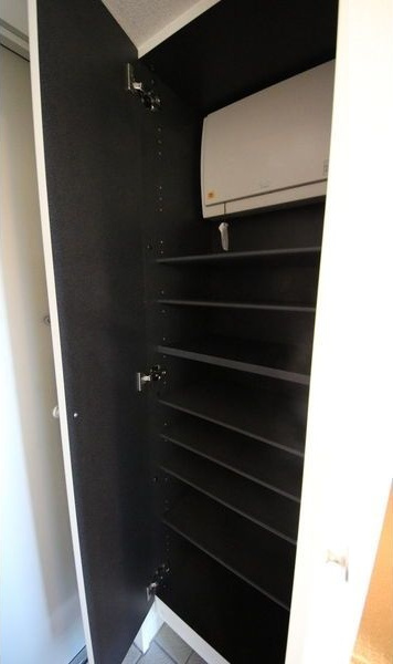 レジディア白壁の玄関