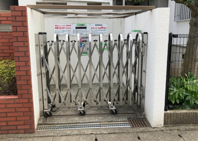 【設備】 | 東建ニューハイツ東林間 | 共有部分は、住民なら誰もが使える設備のこと。例えば駐車場やエレベーター、インターネット設備、セキュリティ設備などがあります。他にも、マンションの廊下・外部階段やエントランス・ゴミ置き場などがあります。