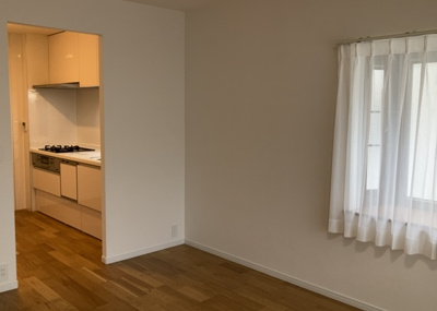 【ダイニング】 | 東建ニューハイツ東林間 | ダイニングは、食事や家族の団らんスペースとしてだけではなく、ほかの用途としても使用することができます。ダイニングテーブルを置き、食事のためのスペースを作ることでリビングとの差別化を図ることができます。