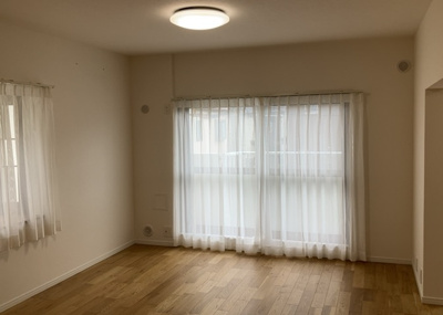 【居間・リビング】 | 東建ニューハイツ東林間 | リビングの間取りの種類は大きくわけてリビングとダイニングが別になっているタイプ、リビングダイニング一体型です。どちらも一長一短ですので、家を選ぶ時はその両面をチェックして決めるようにしましょう。