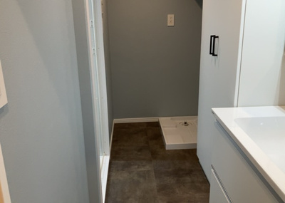 【脱衣所】 | 東建ニューハイツ東林間 | 洗面脱衣所は「体を綺麗に整える場所」という目的と役割を持っています。そして便利で使い勝手のいい「体を綺麗に整える場所」にするためには、配置や動線、照明や収納計画をしっかりと検討しておく必要があります。