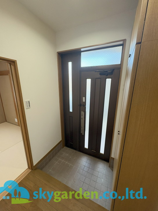 藤沢市柄沢　中古戸建の玄関