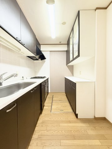 アートフォルム富塚のキッチン|使いやすい3つ口コンロ！

