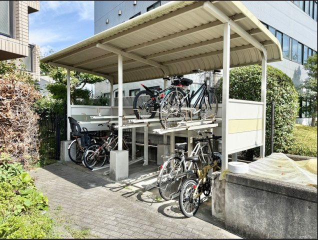 アートフォルム富塚のその他|駐輪場は屋根付き！雨からバイクや自転車を守ってくれます！
