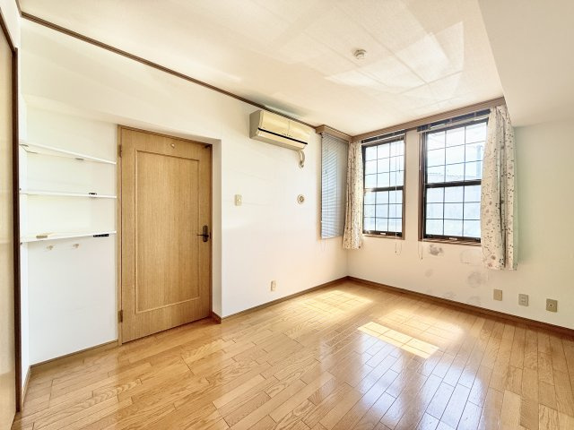 アートフォルム富塚の洋室|リビングから繋がる約6.8帖の洋室。客間として、お子様のお昼寝やルームとしてetc...使い道は様々です。

