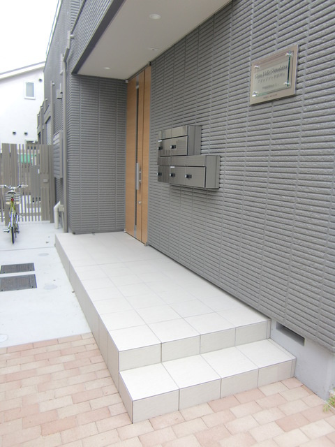 グランヴァレ新代田のエントランス|オートロック付きのエントランス