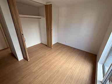 広島市安芸区船越南４丁目の洋室