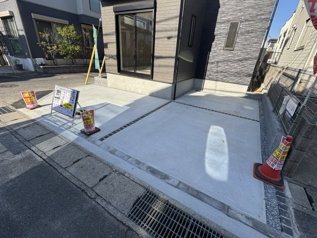 松戸市西馬橋５丁目新築戸建【旭町小学校：6分】の駐車場|2号棟駐車スペース・2台駐車可