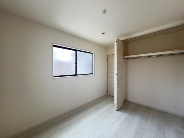 桜井市粟殿１２期全２棟の洋室|収納付きでお部屋をすっきり広く使える洋室