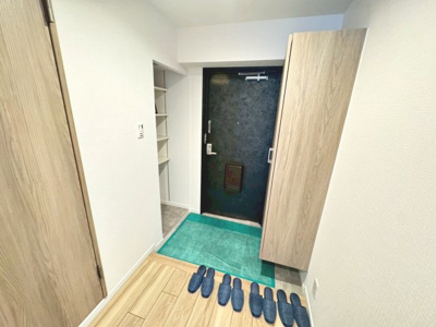 【玄関】 | ベル・アーバニティ北花田 | ゆったりとした玄関です