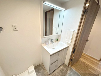 【独立洗面台】 | ベル・アーバニティ北花田 | 独立洗面台で身支度をすべて済ませてしまいましょう