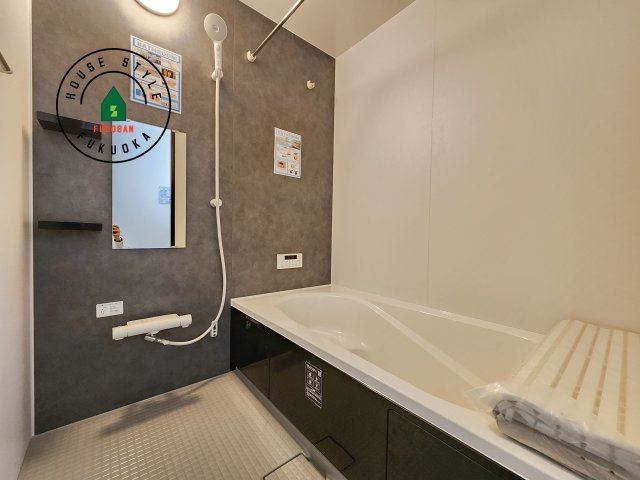 福岡市東区香住ケ丘5丁目第1-3棟（1号棟）の浴室|1日の疲れを癒してくれる広々バスルーム。雨の日のお洗濯にも大活躍な浴室乾燥機付です！