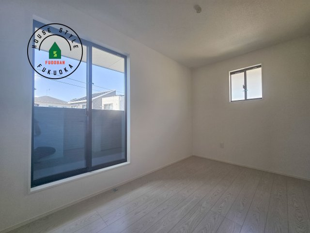 福岡市東区香住ケ丘5丁目第1-3棟（1号棟）の子供部屋|柔らかい陽光が差し込む明るいお部屋を演出する設計。彩光の取れる窓が気持ちの良いお部屋を創り上げます。