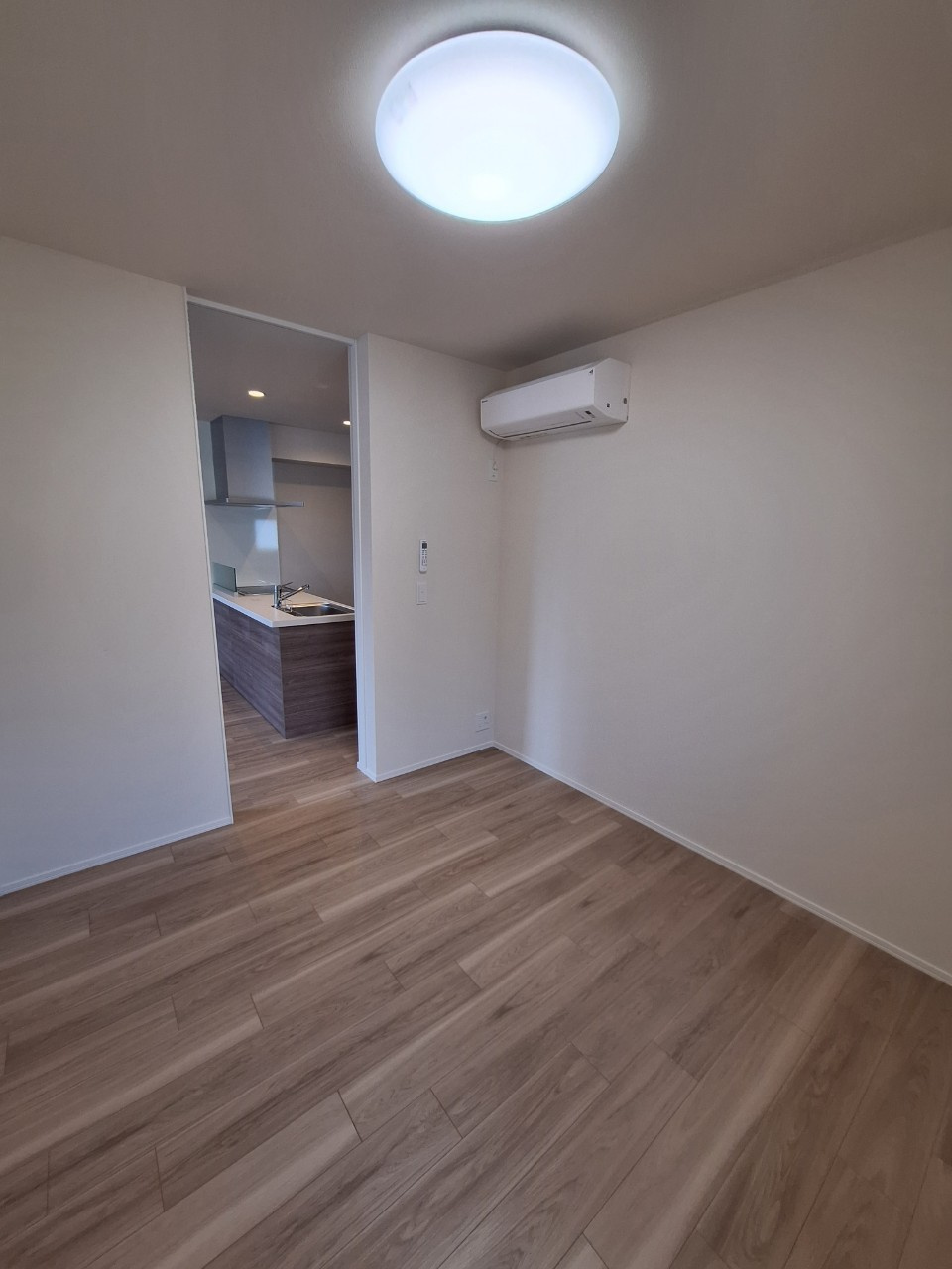 アレーズＫＡＳＨＩＷＡＮＯＨＡの洋室|同仕様写真※カラーや型が異なることがあります。