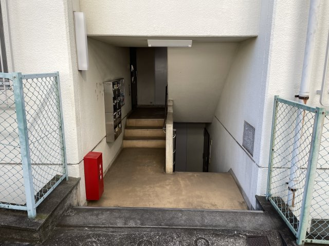 初穂マンション北浦和のエントランス