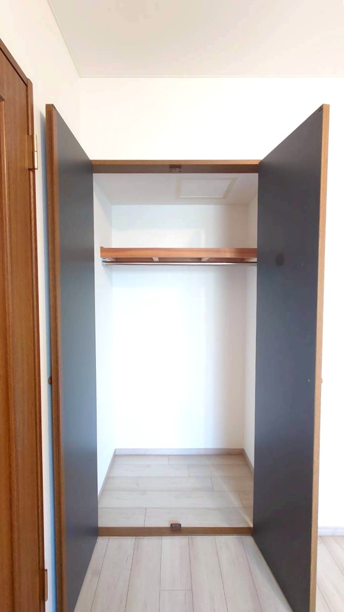 ◆室内リフォーム済◆阪急大宮駅・市営烏丸線四条駅・京福四条大宮駅まで徒歩１０分◆アルモード京都高辻の洋室|クローゼット