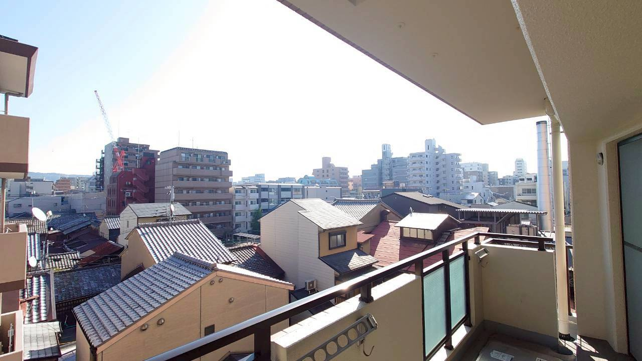 ◆室内リフォーム済◆阪急大宮駅・市営烏丸線四条駅・京福四条大宮駅まで徒歩１０分◆アルモード京都高辻のバルコニー|バルコニーからの眺望