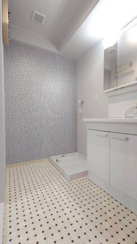 ◆室内リフォーム済◆阪急大宮駅・市営烏丸線四条駅・京福四条大宮駅まで徒歩１０分◆アルモード京都高辻の洗面所|洗濯機置き場