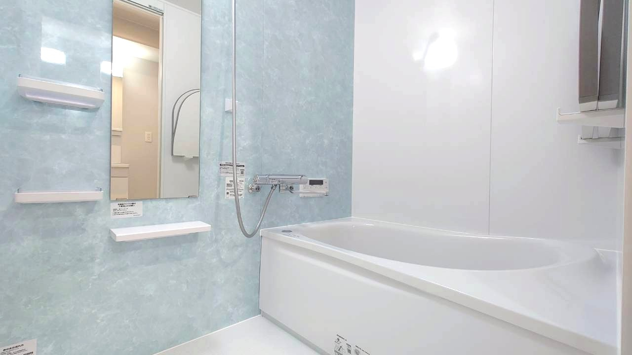 ◆室内リフォーム済◆阪急大宮駅・市営烏丸線四条駅・京福四条大宮駅まで徒歩１０分◆アルモード京都高辻の浴室|浴室リモコン