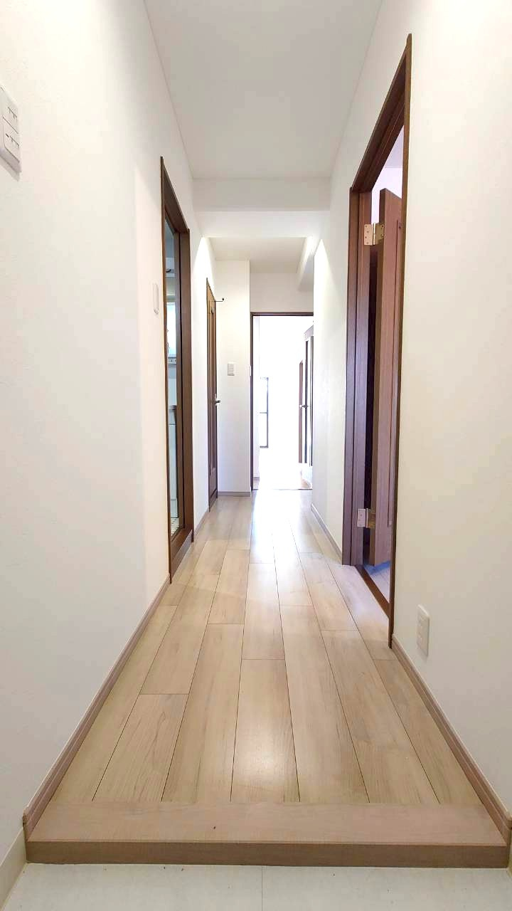 ◆室内リフォーム済◆阪急大宮駅・市営烏丸線四条駅・京福四条大宮駅まで徒歩１０分◆アルモード京都高辻の玄関|玄関