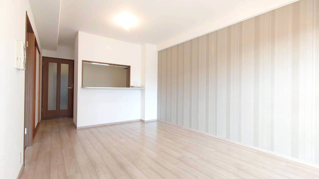 ◆室内リフォーム済◆阪急大宮駅・市営烏丸線四条駅・京福四条大宮駅まで徒歩１０分◆アルモード京都高辻の居間・リビング|リビング