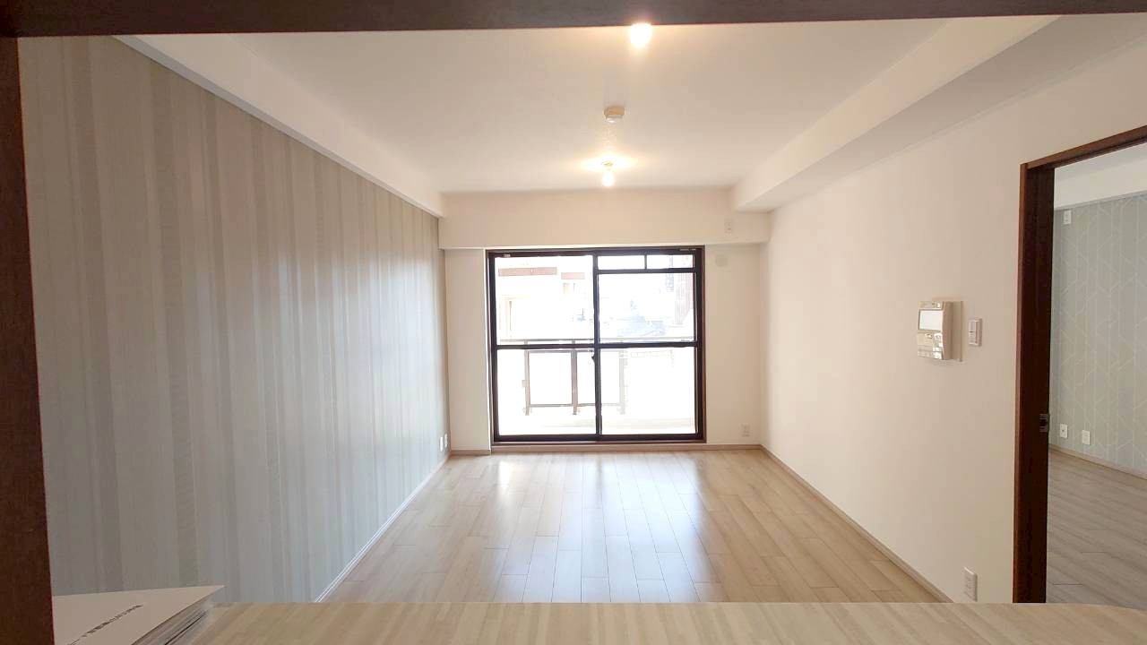 ◆室内リフォーム済◆阪急大宮駅・市営烏丸線四条駅・京福四条大宮駅まで徒歩１０分◆アルモード京都高辻の居間・リビング|リビング