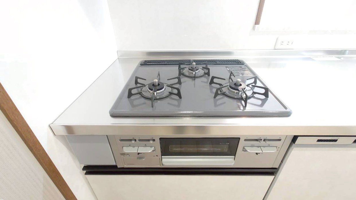 ◆室内リフォーム済◆阪急大宮駅・市営烏丸線四条駅・京福四条大宮駅まで徒歩１０分◆アルモード京都高辻のキッチン|コンロ