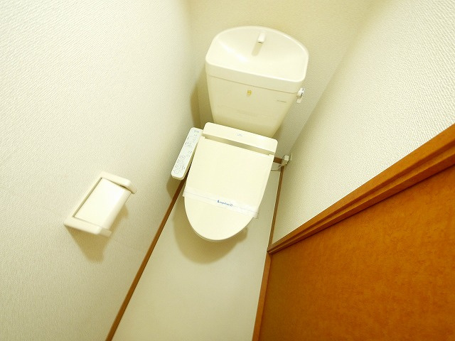 レオパレスブラッサム木津のトイレ|落ち着いた色調のトイレです
