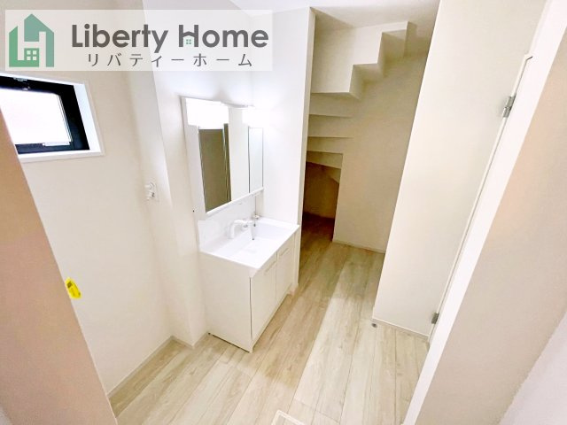 水戸市笠原町2期　新築戸建　3号棟の独立洗面台